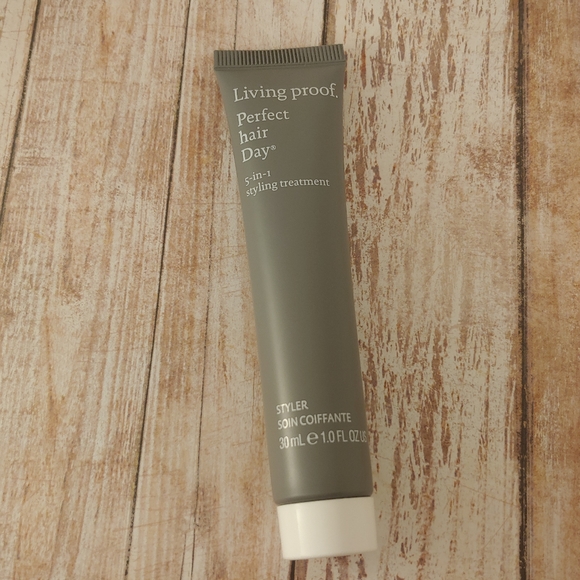 Living Proof 5 in 1 styling Treatment - Picture 1 of 2